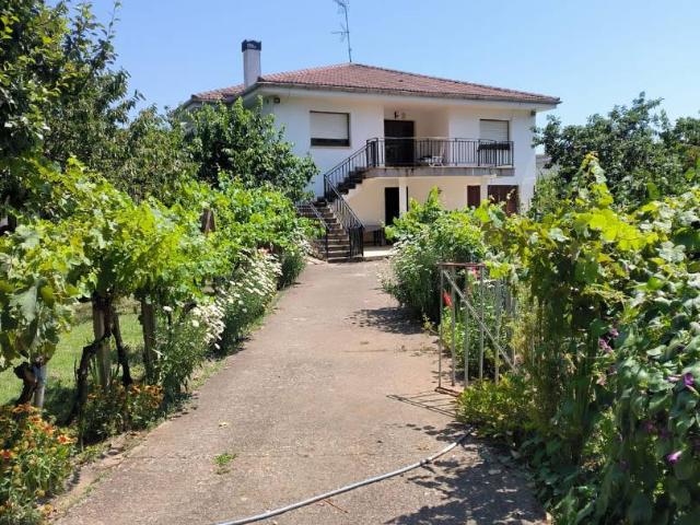 Casa chalet en Venta en Medina de Pomar