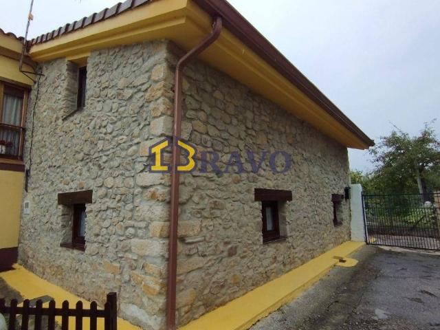 Casa chalet en Venta en Medina de Pomar