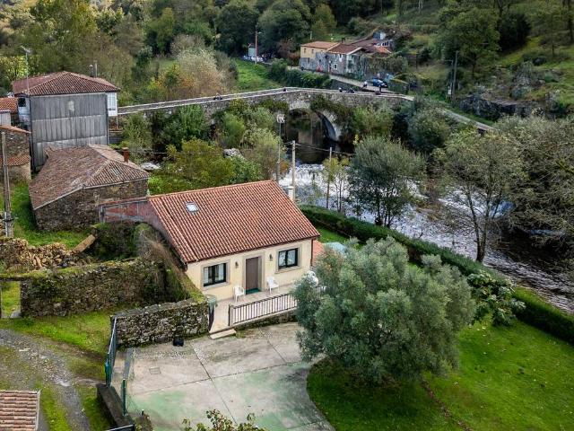 Casa chalet en Venta en Melide