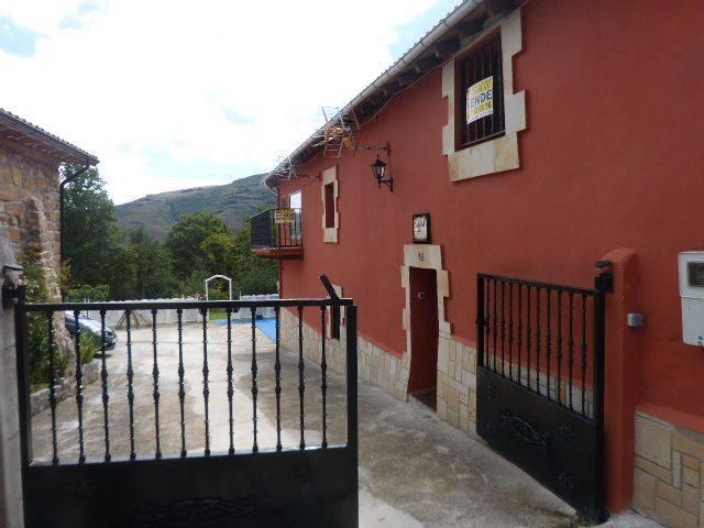 Casa chalet en Venta en Merindad de Valdeporres