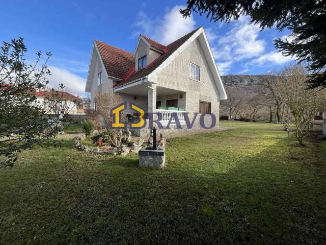 Casa chalet en Venta en Merindad de Montija