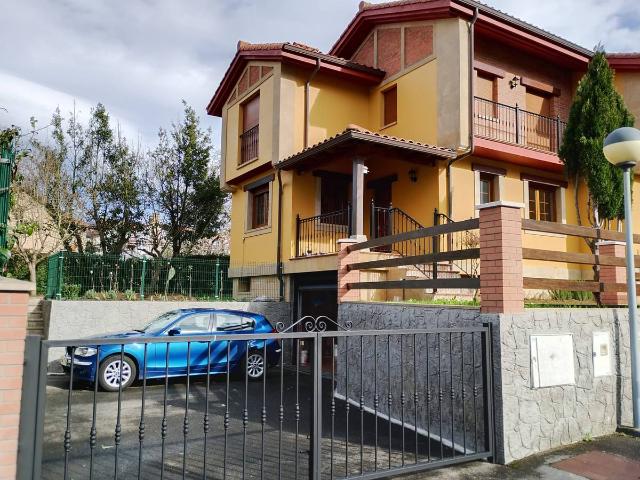 Casa chalet en Venta en Mioño Santullán