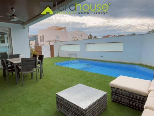 Casa chalet en Venta en Mil Palmeras