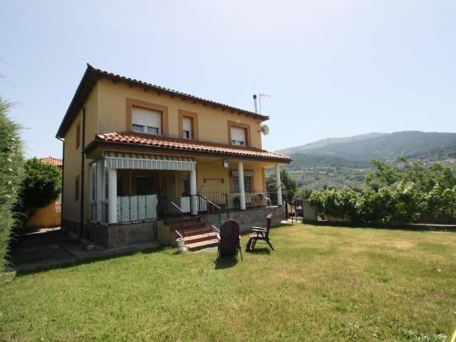Casa chalet en Venta en Mombeltrán