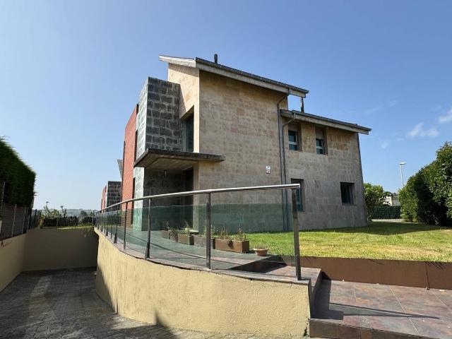 Casa chalet en Venta en Mompia