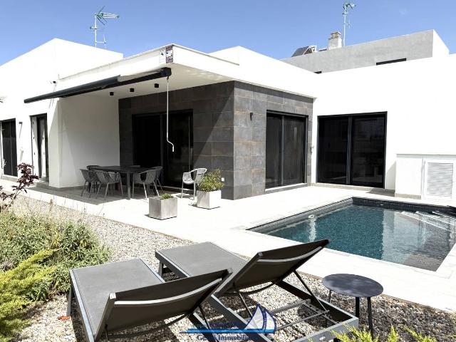 Casa chalet en Venta en Montbrió del Camp
