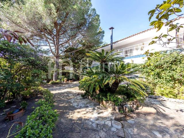 Casa chalet en Venta en Montgoda