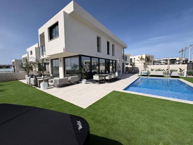 Casa chalet en Venta en Monte y Mar