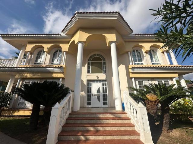 Casa chalet en Venta en Montealegre
