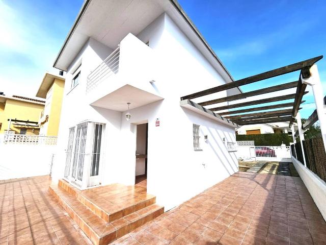 Casa chalet en Venta en Montebello Nou Espai