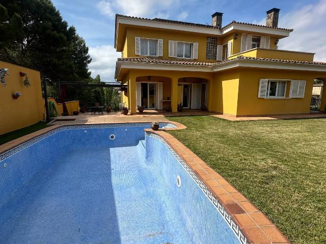 Casa chalet en Venta en Montornès del Vallès