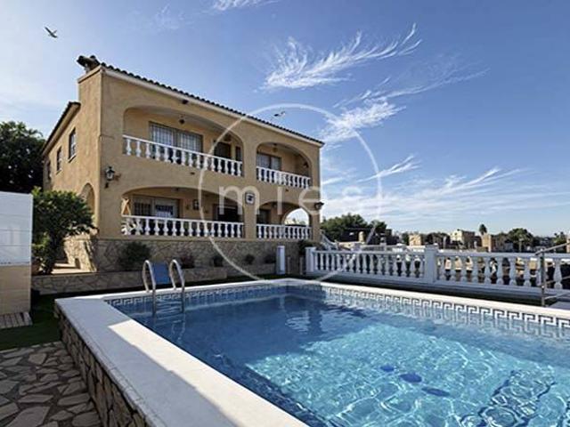 Casa chalet en Venta en Montroi / Montroy