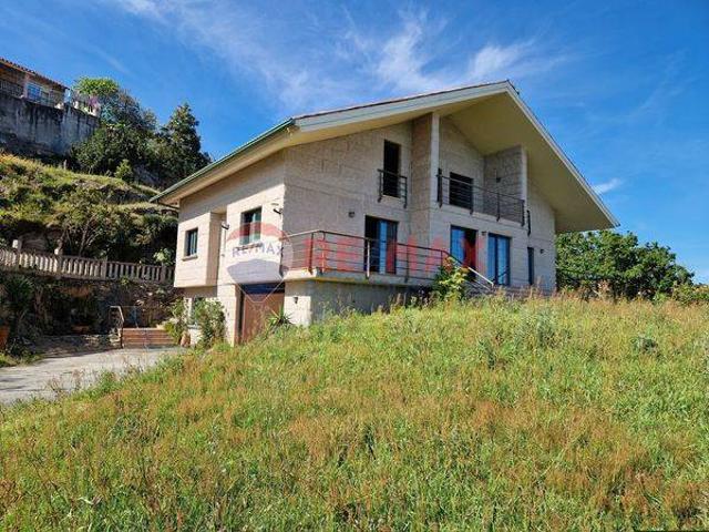 Casa chalet en Venta en Moaña