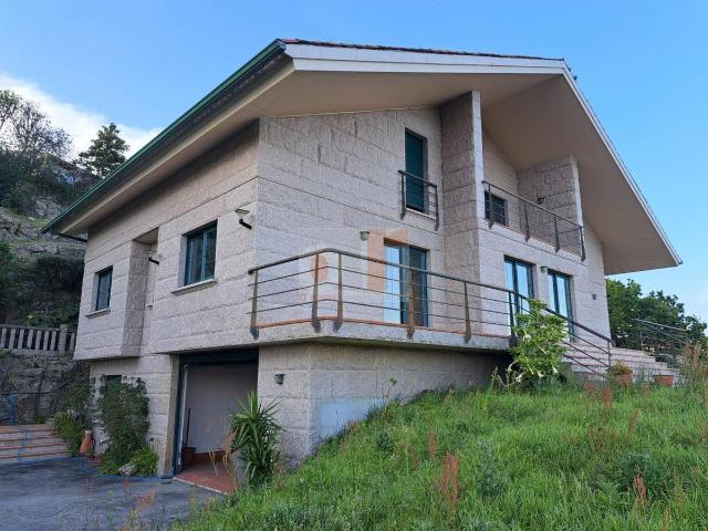 Casa chalet en Venta en Moaña