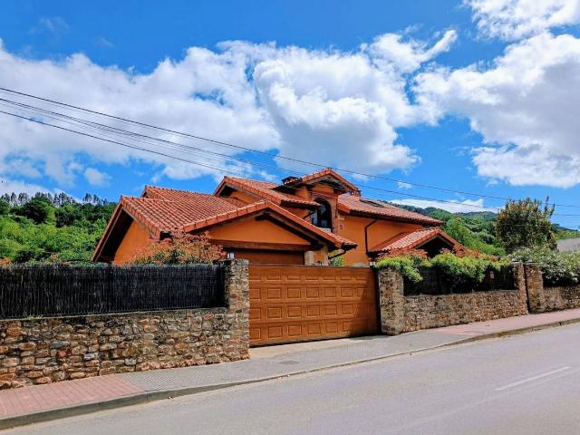 Casa chalet en Venta en Molledo