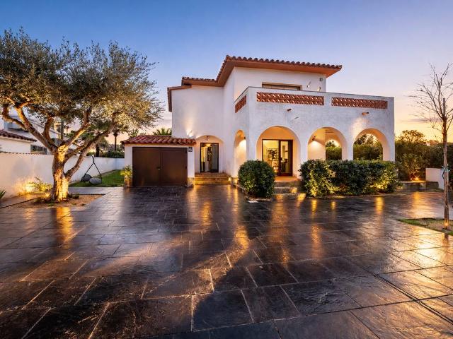Casa chalet en Venta en Muga Gran Reserva Badia