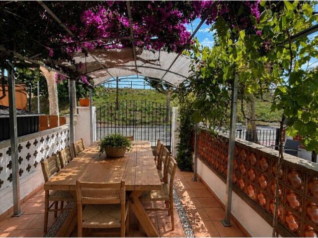 Casa chalet en Venta en Muga Gran Reserva Badia