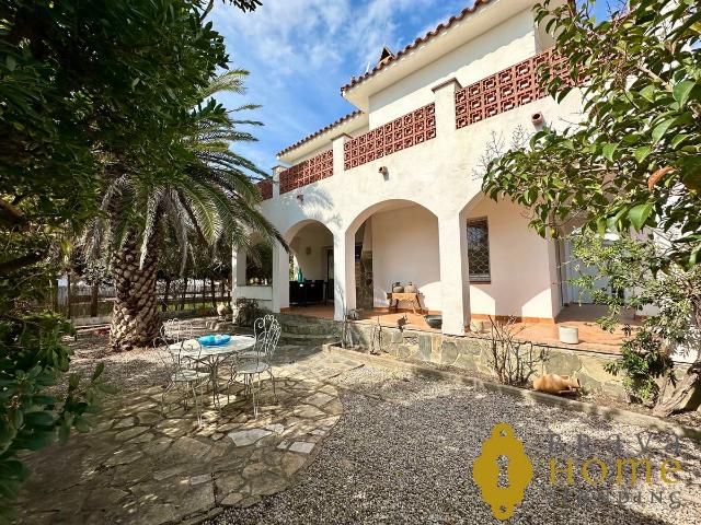 Casa chalet en Venta en Muga Gran Reserva Badia