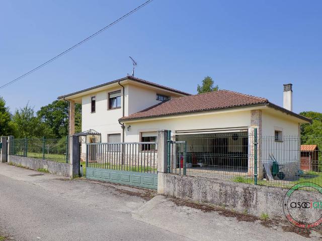 Casa chalet en Venta en Nava