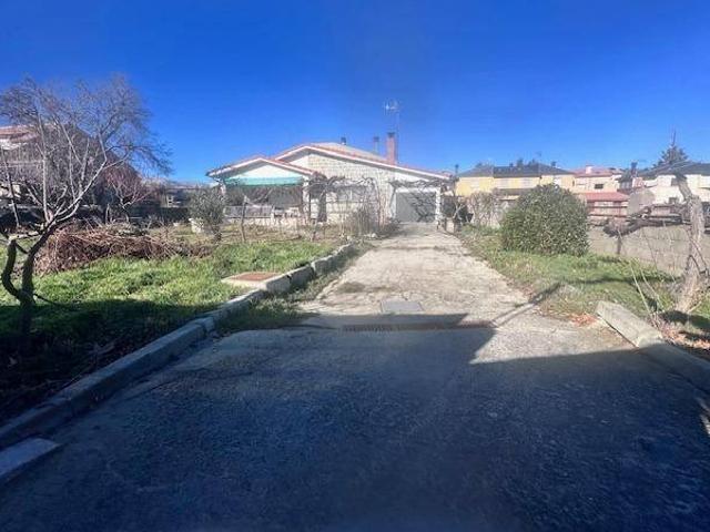 Casa chalet en Venta en Navaluenga