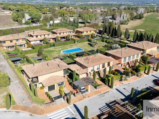 Casa chalet en Venta en Navata