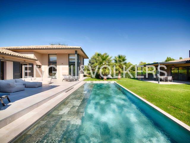 Casa chalet en Venta en Navata