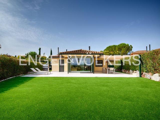 Casa chalet en Venta en Navata