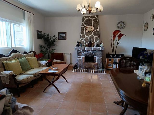 Casa chalet en Venta en Navatalgordo