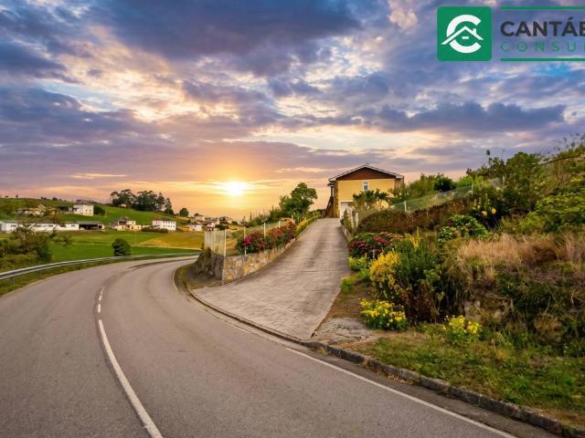 Casa chalet en Venta en Navia