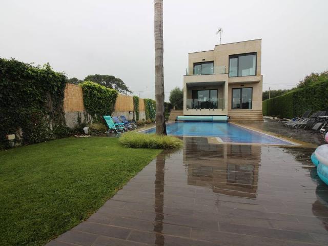 Casa chalet en Venta en Noalla