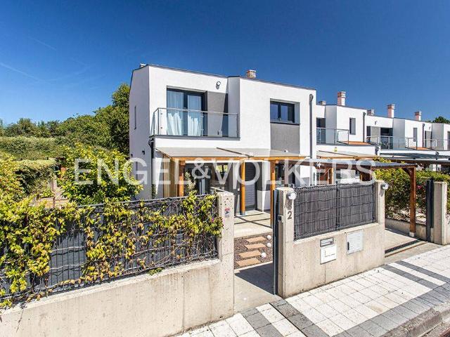 Casa adosada en Venta en Noreña