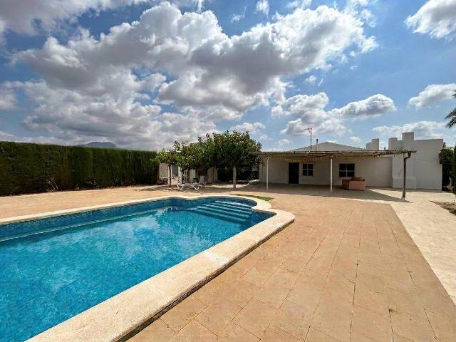 Casa chalet en Venta en Novelda