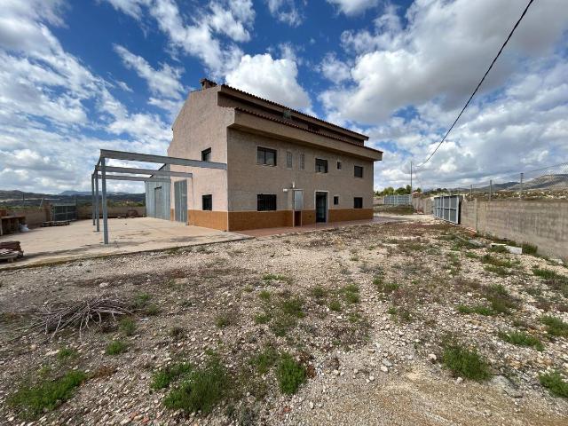 Casa chalet en Venta en Novelda