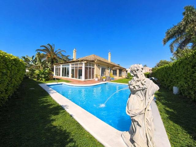Casa chalet en Venta en Novo Sancti Petri