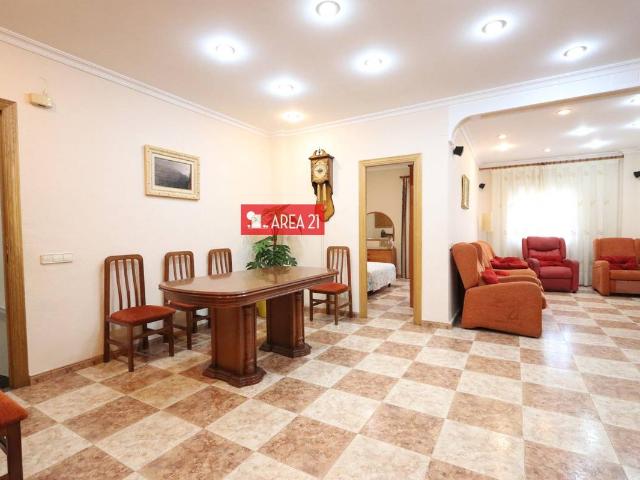 Casa chalet en Venta en Núcleo Urbano
