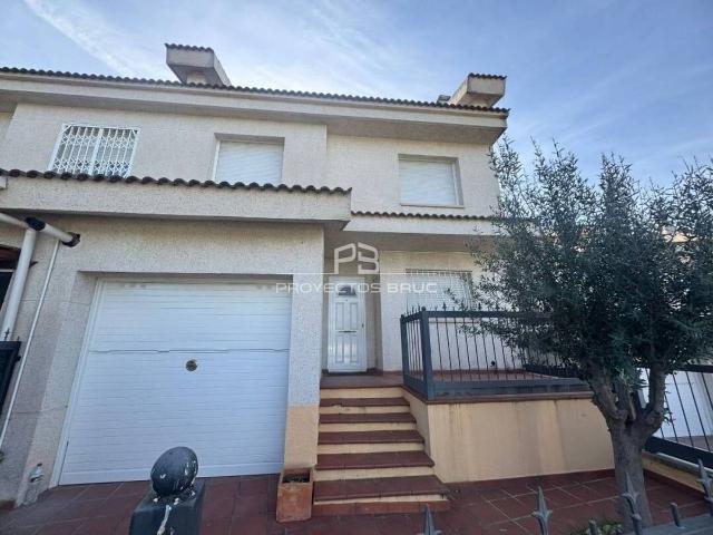 Casa chalet en Venta en Nucli Urbà