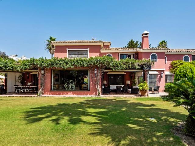 Casa chalet en Venta en Nueva Andalucía centro