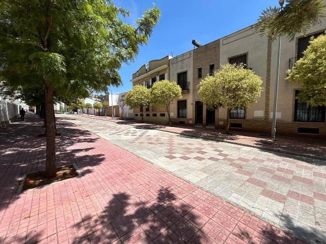Casa chalet en Venta en Nuevo Parque Los Rosales Tráfico Pesado