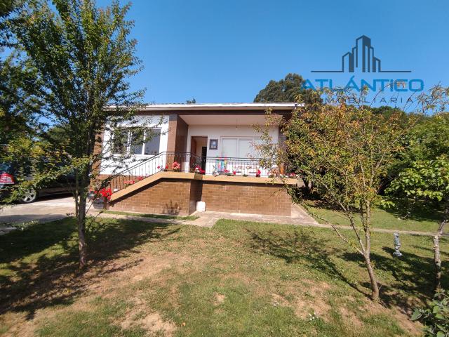 Casa chalet en Venta en Oleiros pueblo