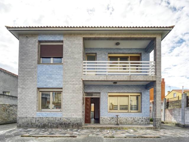 Casa chalet en Venta en Oseiro