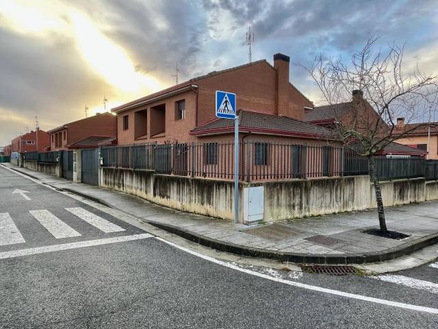 Casa chalet en Venta en Orkoien
