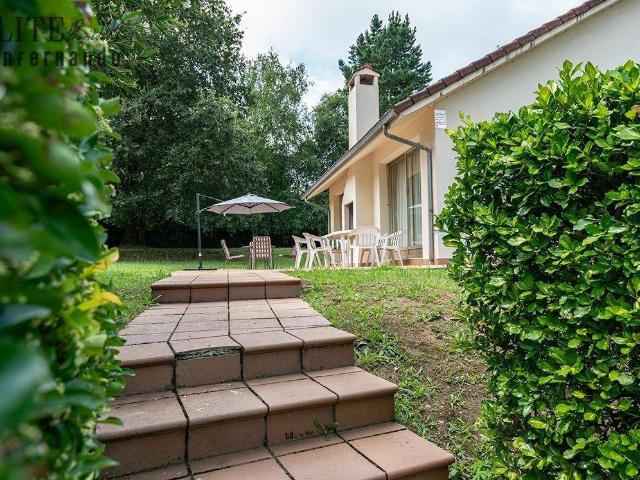 Casa chalet en Venta en Oruña