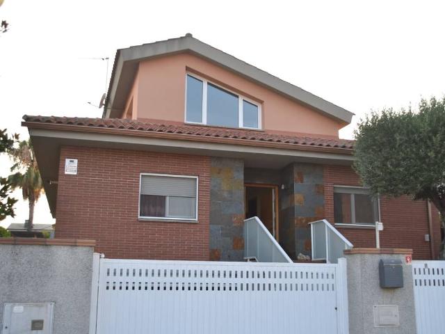 Casa chalet en Venta en Palau solità i Plegamans