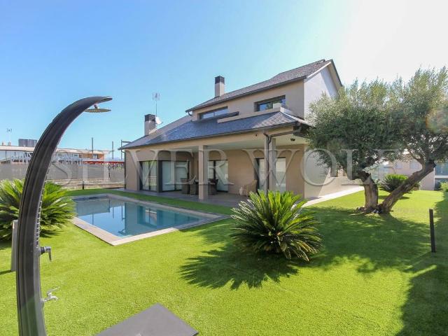 Casa chalet en Venta en Palau solità i Plegamans