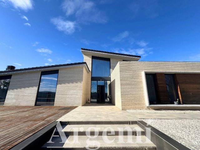 Casa chalet en Venta en Palau solità i Plegamans