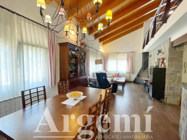 Casa chalet en Venta en Palau solità i Plegamans
