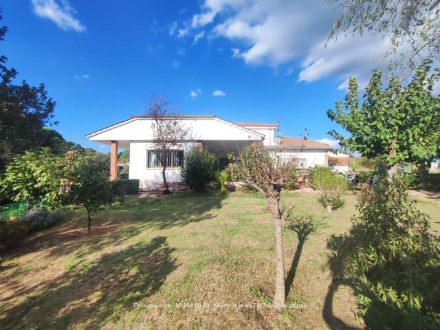 Casa chalet en Venta en Palau solità i Plegamans