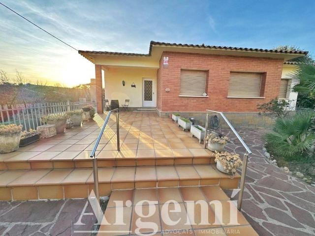 Casa chalet en Venta en Palau solità i Plegamans