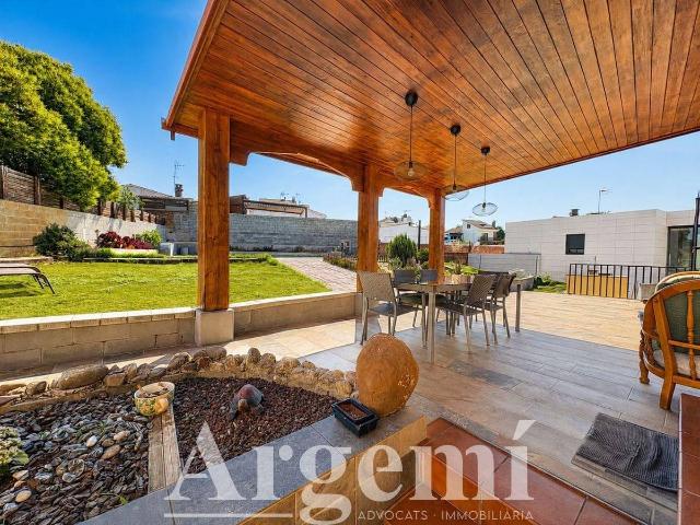 Casa chalet en Venta en Palau solità i Plegamans