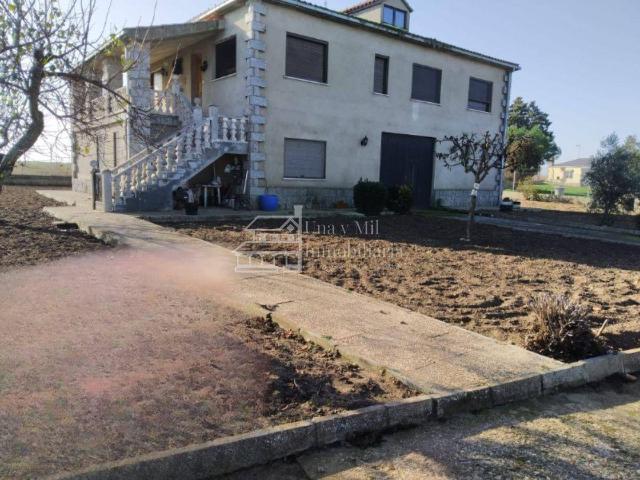 Casa chalet en Venta en Parada de Arriba